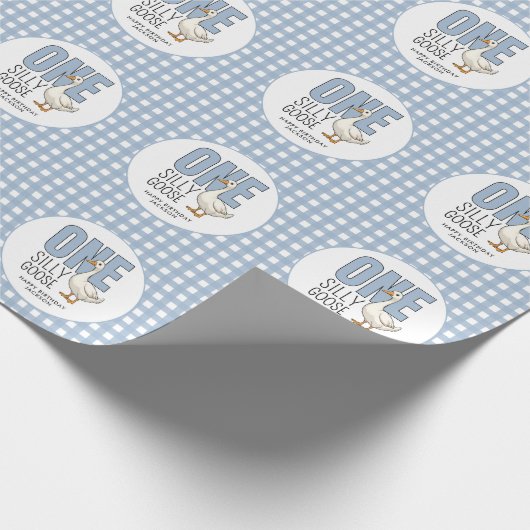 Custom One Silly Goose 1st Birthday Plaid Pattern Cadeaupapier (Hoek)