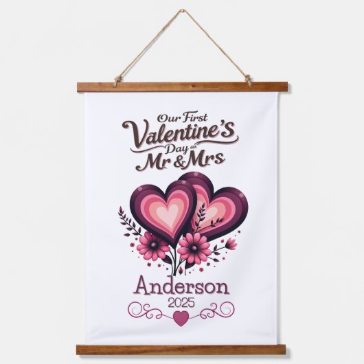 Custom Onze eerste Valentijnsdag Mr & Mrs. Hangend Wandkleed (Voorkant)