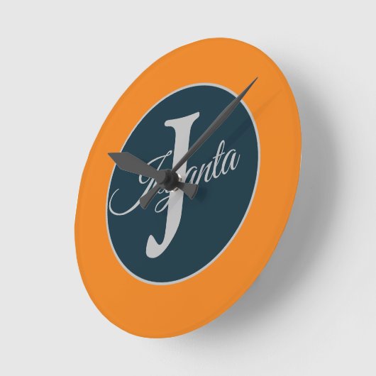 Custom  orange greay blue Monogram Elegant Ronde Klok (Hoek)