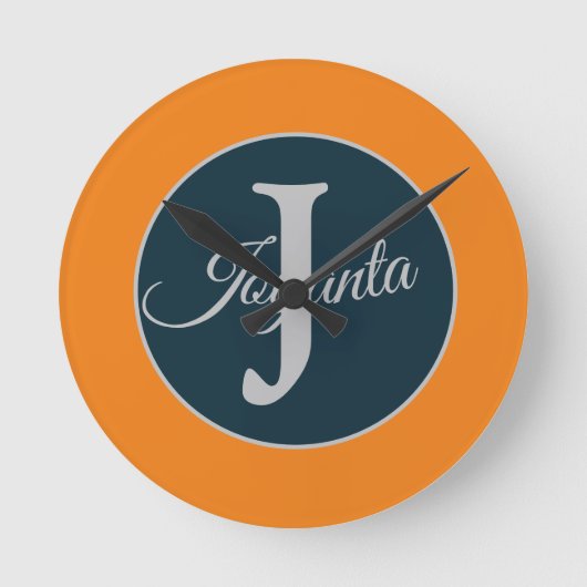 Custom  orange greay blue Monogram Elegant Ronde Klok (Voorkant)