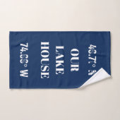 Custom Our Lake House Coordinates Bad Handdoek (Handdoek)