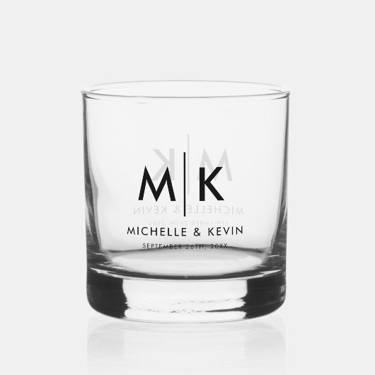 Custom Paar Bruiloft Moderne Monogram Initialen Whisky Glas (Achterkant)