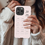 Custom Pastel Roze 2025 Kalender iPhone 15 Pro Case<br><div class="desc">Blijf georganiseerd en stijlvol in 2025 met deze aangepaste pastel roze kalender telefoonhoes. Met een strak en minimalistisch ontwerp is deze telefoonhoes zowel functioneel als modieus. Met de kalenderindeling kunt u snel belangrijke datums bekijken, terwijl het duurzame hoesje uw telefoon beschermt tegen dagelijkse draag en scheuren. Perfect voor degenen die...</div>
