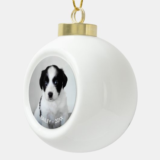 Custom Pet Photo Naam en Jaar Keramische Bal Ornament (Rechts)