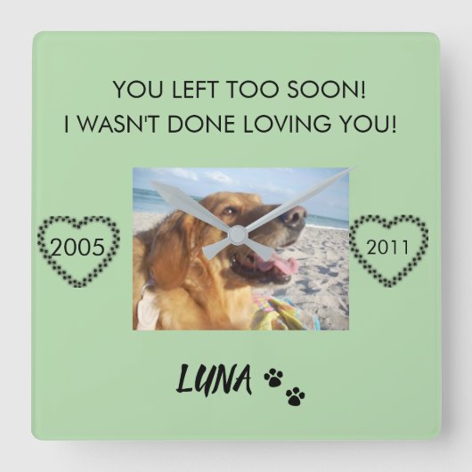 Custom Pet Tribute with Dates and Paw Prints Vierkante Klok (Voorkant)