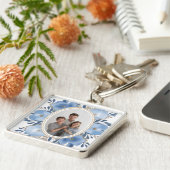“Custom Photo Keychain – Blue Floral Personalized  (Zijkant)
