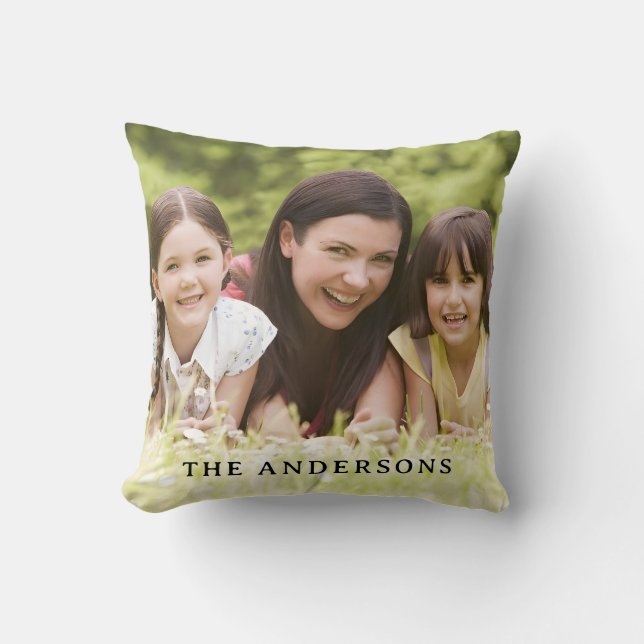 Custom Photo with Family Name Throw Pillow Kussen (Voorkant)