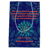 Custom Physician Dankuwel; w/ Doc. Naam en bericht Medium Cadeauzakje (Achterkant)