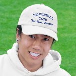 Custom Pickleball Team Club, Player Name Jouw teks Geborduurde Pet<br><div class="desc">Het perfecte pet voor liefhebbers van pickleball. Voeg je club,  teamnaam,  plaats of datum van de stad of stad,  naam van het toernooi,  enz. toe aan creëer een soort pickleball-pet. Ideaal voor overeenkomend teamwerk of toernooi of zelfs een pickleball-reis.</div>