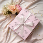 Custom Pink Mr en Mrs Script Cadeaupapier<br><div class="desc">Wikkel uw geschenken in stijl met behulp van dit mooie inpakpapier,  met een patroon van "meneer en mevrouw" in elegante scriptkalligrafie,  gemakkelijk aangepast met uw achternaam. Perfect voor bruiloften,  huwelijksgunsten,  jubilea of vrijgezellenfeesten,  dit verfijnde inpakpapier is ontworpen om elk geschenk net zo gedenkwaardig te maken als de gebeurtenis zelf.</div>