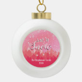 Custom Pink Snowy Forest Vrolijk kerstfeest Keramische Bal Ornament (Voorkant)