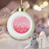 Custom Pink Snowy Forest Vrolijk kerstfeest Keramische Bal Ornament