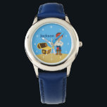 Custom Pirate Boy Horloge<br><div class="desc">Cool piraat kinder horloge met een boekanier met een zwaard naast een schatkist gevuld met goud op een strand met blauwe hemelachtergrond. Pas het polshorloge van deze coole jongen aan met de naam van je kind in het wit. Ahoy Matey.</div>