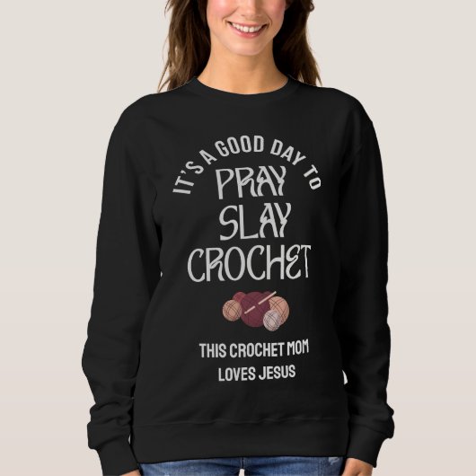 Custom PRAY SLAY CROCHET Mom Crafter Christian Trui (Voorkant)