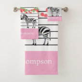 Custom pretty zebra standing with strawberry Pink Bad Handdoek (Insitu)