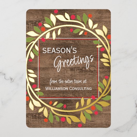 Custom Red Berries Green Holly Foliage Gold Folie Feestdagenkaart (Voorkant)