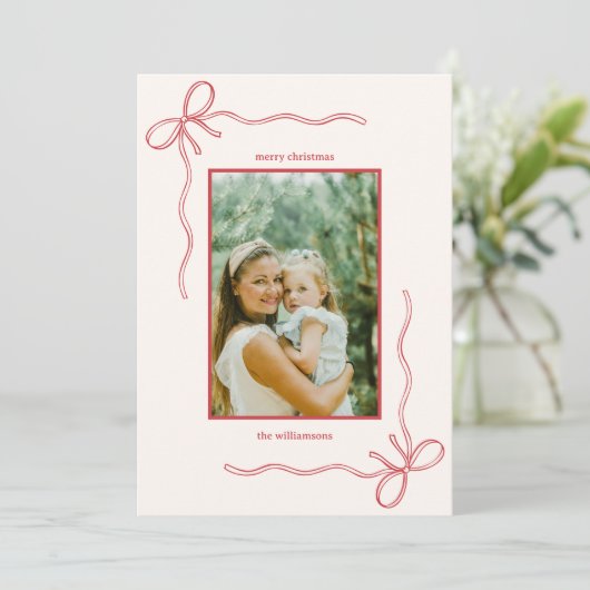 Custom Red Bow Family Christmas Photo Letter Feestdagenkaart (Staand voorkant)