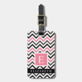 Custom Roze Wit Zwart Grijs Chevron Patroon Bagagelabel (Voorkant verticaal)