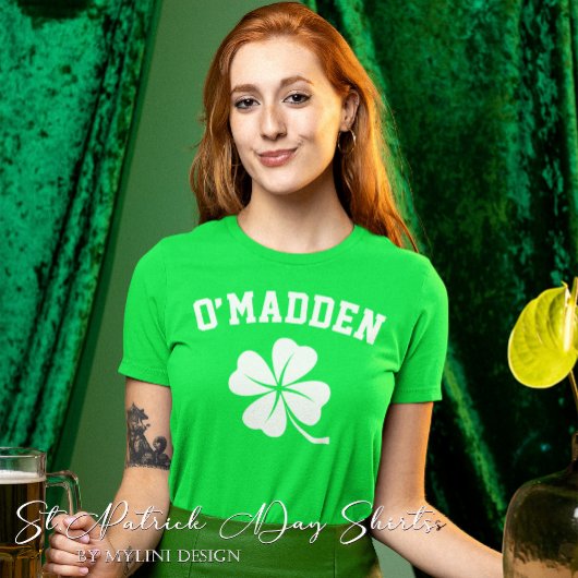 Custom Shamrock Achternaam St Patrick's Day T-shirt