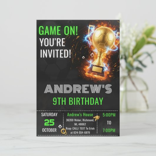 Custom Simple Soccer Birthday Invitation Kaart (Staand voorkant)
