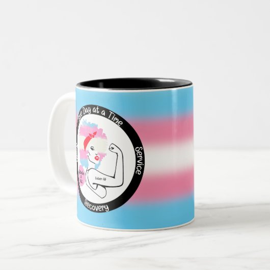 Custom Sobriety Milestone Gift – Trans Pride Tweekleurige Koffiemok (Voorkant links)