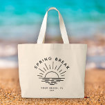 Custom Spring Break Summer Girlfriend Trip Grote Tote Bag<br><div class="desc">Omarm het chique minimalisme van de voorjaarsvakantie met dit gepersonaliseerde tas dat het uitje van je meidenbende viert! Vergeet de toeristische slogans en pronk met de verfijnde sfeer van uw team met een strakke, moderne logo met uw gekozen bestemming. Elke blik fluistert: "Lentevakantie goed gedaan. Personaliseer met je eigen voorjaarsvakantie...</div>