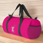 Custom Stijlvolle Monogram Typografie Hot Pink Plunjezak<br><div class="desc">Een mooi, op maat gemaakt duffeltassenontwerp met een stijlvolle weergave van jouw naam en monogram met klassieke series en een scripttypografie in een evenwichtige en symmetrische vorm. De drie elementen gaan samen met een verfijnde harmonie en creëer je eigen persoonlijke branding logo. Hier getoond met een trendy hete roze achtergrond...</div>