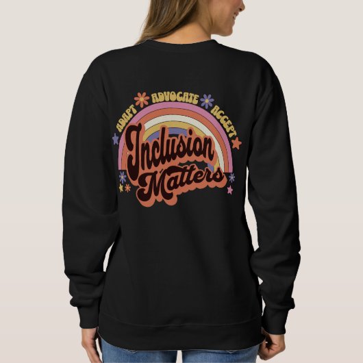 Custom Teacher Inclusion Matters Retro Regenboog Trui (Achterkant)