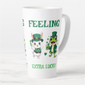 Custom Text St. Patrick's Day Frog and Bunny Latte Mok (Rechterhoek)