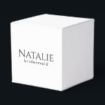 Custom Vrijgezellenfeest Bachelorette Party Minima Bedankdoosjes<br><div class="desc">Onze aangepaste minimalistische gunstboxen zijn de perfecte keuze voor het toevoegen van een elegante touch aan uw vrijgezellenfeest of vrijgezellenfeest. Deze chique dozen maken prachtige geschenken voor uw bruidsmeisjes, bruidsmeisje, en bruidsfeest als teken van uw waardering. Personaliseer ze met uw namen en trouwdatum voor een speciale touch. Deze minimalistische gunstboxen...</div>
