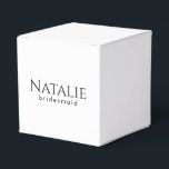 Custom Vrijgezellenfeest Bachelorette Party Minima Bedankdoosjes<br><div class="desc">Onze aangepaste minimalistische gunstboxen zijn de perfecte keuze voor het toevoegen van een elegante touch aan uw vrijgezellenfeest of vrijgezellenfeest. Deze chique dozen maken prachtige geschenken voor uw bruidsmeisjes, bruidsmeisje, en bruidsfeest als teken van uw waardering. Personaliseer ze met uw namen en trouwdatum voor een speciale touch. Deze minimalistische gunstboxen...</div>