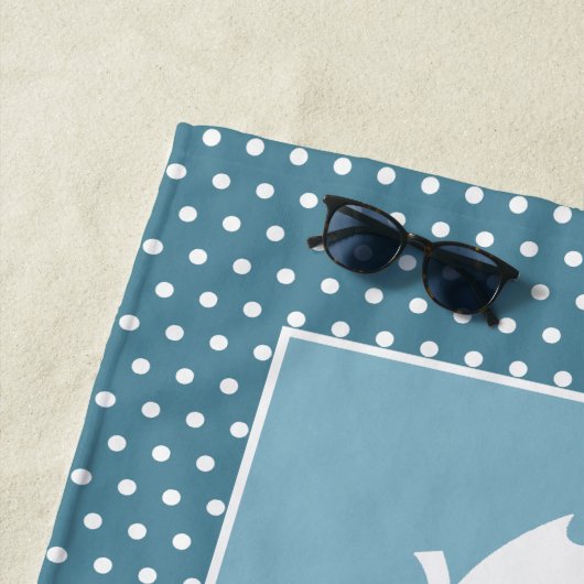 Custom White Seahorse poka Dots Turquoise Blauwgro Strandlaken (In situ)