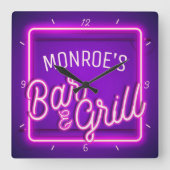 Custom YOUR NAME Faux Neon Sign Retro Bar Grill Vierkante Klok (Voorkant)