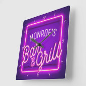 Custom YOUR NAME Faux Neon Sign Retro Bar Grill Vierkante Klok (Hoek)