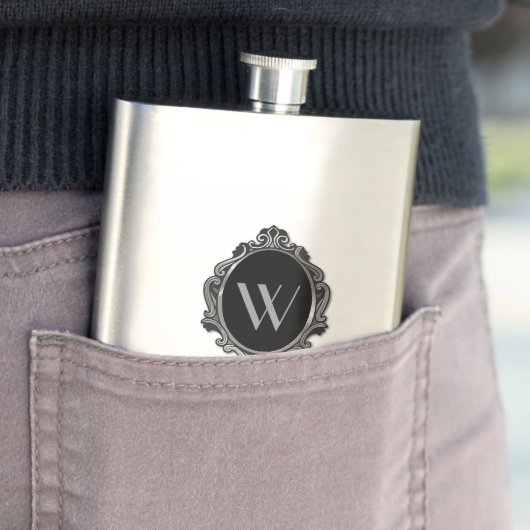 Custom Zwart Decoratieve Monogram Plaque Flask Heupfles (Voorbeeld)