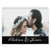 Custom Zwart Elegant Kalligrafie Paar Foto Kalender (Hoes)