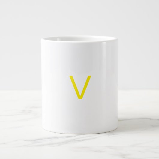 Customised letter V mug Grote Koffiekop (Voorkant)