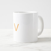Customised letter V mug Grote Koffiekop (Voorkant rechts)