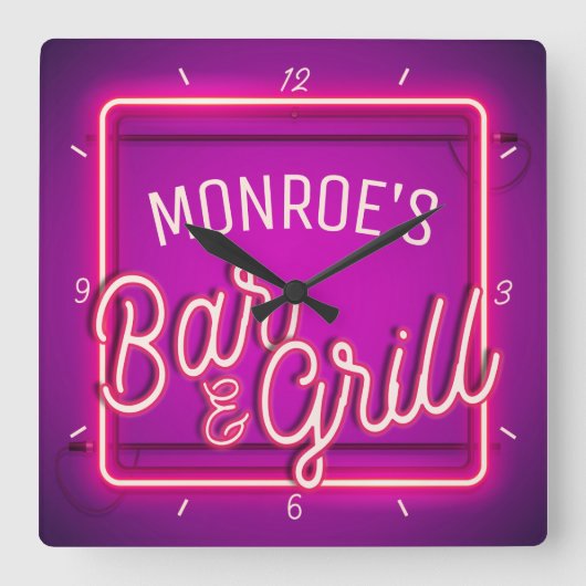 Customize NAME Pink Faux Neon Sign Retro Bar Grill Vierkante Klok (Voorkant)