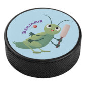 Cut green cricket insect cartoon illustratie hockey puck (3/4)