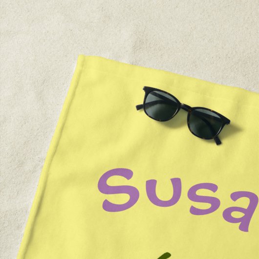 Cute aardbery ice crème sundae cartoon strandlaken (In situ)