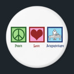 Cute Acupunction Magneet<br><div class="desc">Een cool acupuncturiscadeau met een  groen vredesteken,  een schattig rood hart,  en een persoon die zich door acupunctuur bezighoudt met wellness en pijnbehandeling. Peace Love Acupuncture.</div>