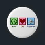 Cute Acupunction Ronde Button 5,7 Cm<br><div class="desc">Een cool acupuncturiscadeau met een  groen vredesteken,  een schattig rood hart,  en een persoon die zich door acupunctuur bezighoudt met wellness en pijnbehandeling. Peace Love Acupuncture.</div>