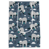 cute adorable gray sloth pattern blue background medium cadeauzakje (Achterkant)