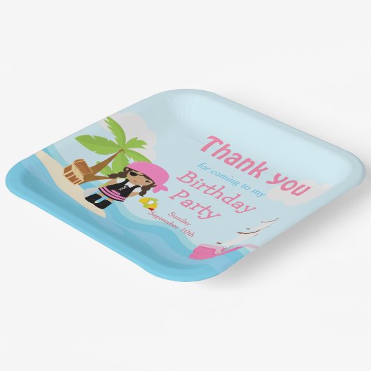 Cute African American Pirate Girl in Pink Birthday Papieren Bordje (Gebogen)