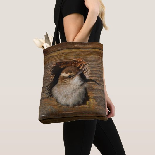 Cute Airbnb Moment Bewick's Wren in Nestbox Tote Bag (Dichtbij)