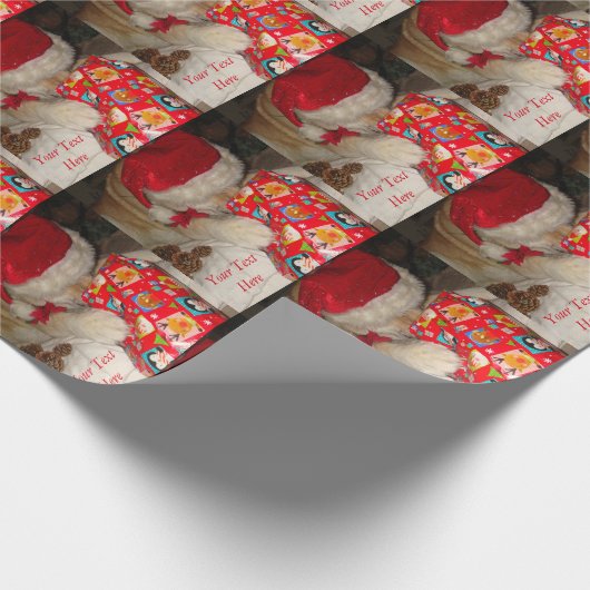 Cute akita dog santa hat opening kerstcadeau cadeaupapier (Hoek)