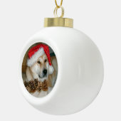 Cute akita in red santa hat met kerstkegels keramische bal ornament (Rechts)