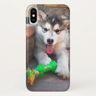 Cute Alaskan Malamute Puppy met Speelgoed foto van iPhone X Hoesje