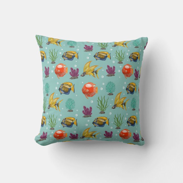 Cute and Colorful Cartoon Fish with Bubbles Kussen (Voorkant)